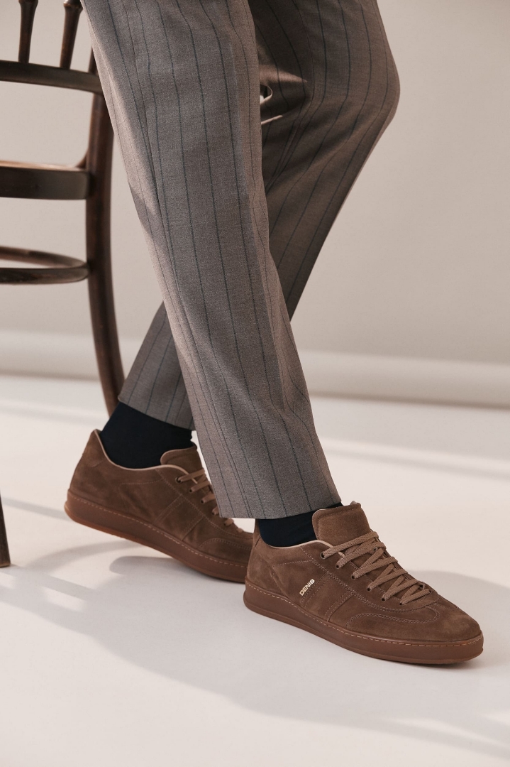 Sneakers & stil masculin: cum să creezi ținute relaxate, dar sofisticate